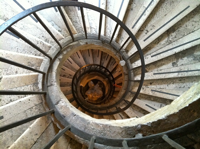 Down-spiral-staircase-Villa-Medici